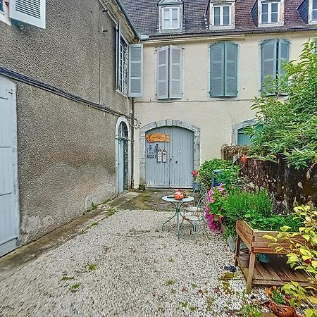ホテル Les Glycines Oloron エクステリア 写真